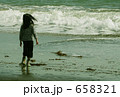 海岸で遊ぶ子供 658321