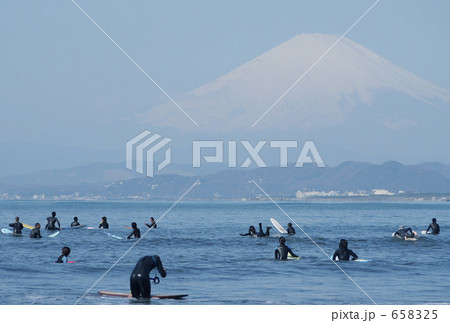 サーファーと富士山 658325