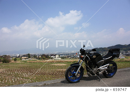 バイクと田園風景 バイクと田園風景 659747