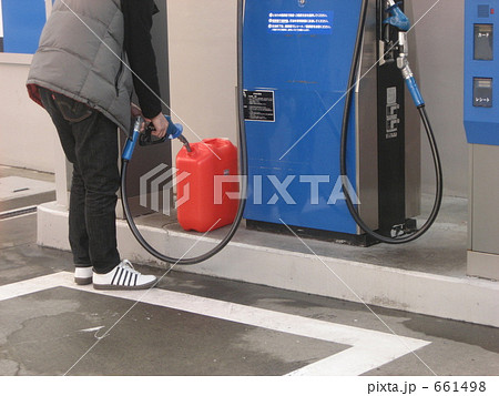 灯油 給油 ガソリンスタンドの写真素材