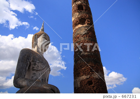 世界遺産スコータイ遺跡ワット・マハタート 667231