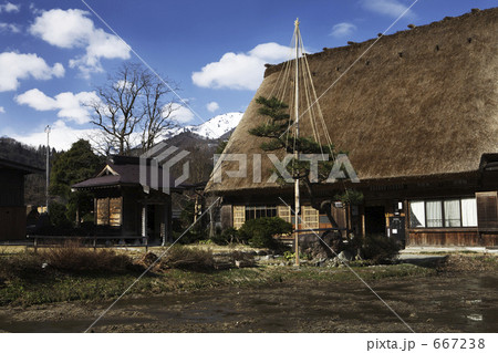合掌造りの家 667238