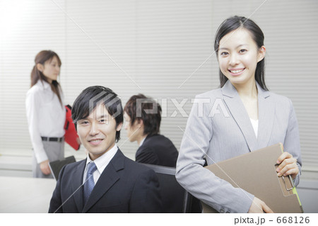 オフィスシーン 668126