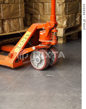 赤いハンドリフト 668604