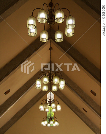 4つのシャンデリア 4つのシャンデリア 668606