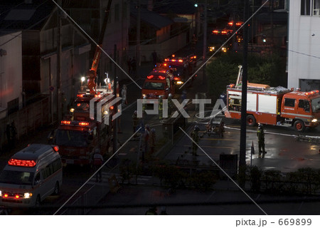 深夜未明の火事 669899