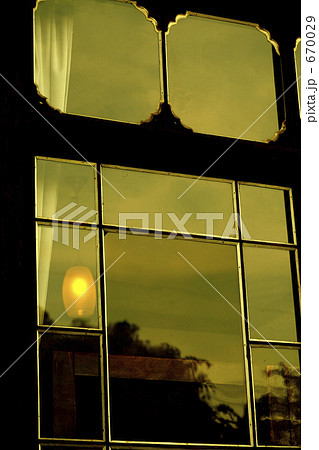 洋館の窓 670029