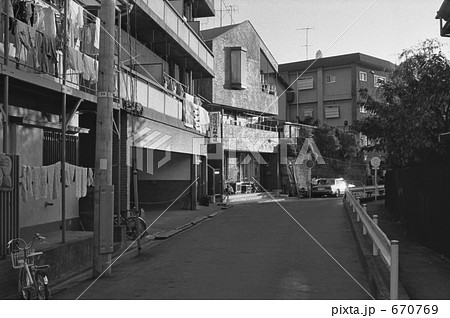 原宿・穏田川遊歩道(現キャット・ストリート) 神宮前4丁目 昭和52年 原宿・穏田川遊歩道(現キャット・ストリート) 神宮前4丁目 昭和52年 670769