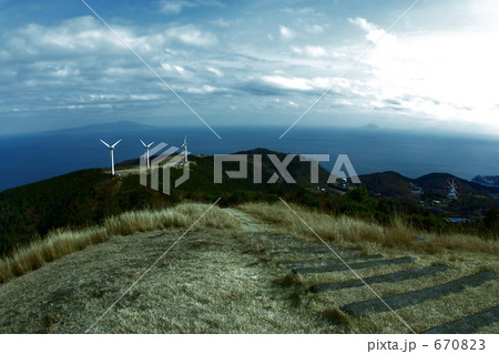 風車へ続く道 670823