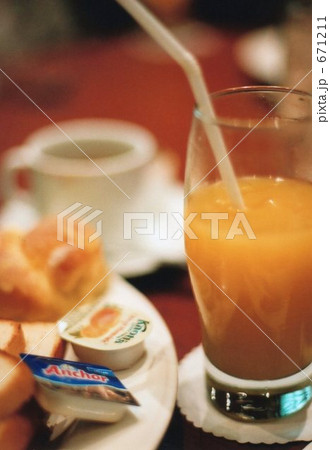 朝食の風景 朝食の風景 671211