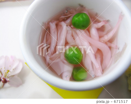 白魚の桜花煮で春 671517