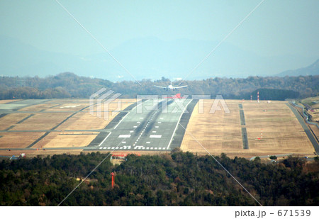 高松空港の滑走路 671539