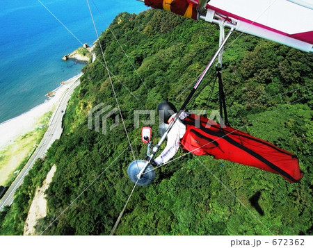 野積海水浴場の上空をハンググライダーで飛行中 672362
