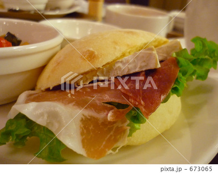 生ハムとカマンベールのサンド 673065