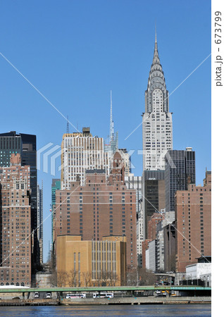 ４１丁目、ビルの谷間 673799