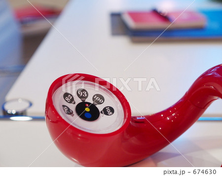 デスクの上の受話器 デスクの上の受話器 674630