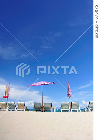 ビーチでリラックス 676075