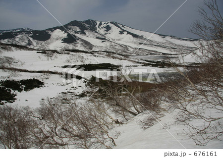 残雪の羅臼湖と五の沼 676161
