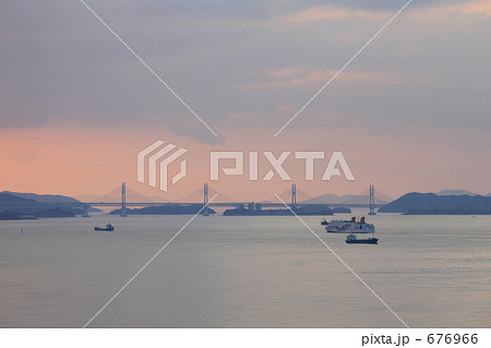薄明の備讃瀬戸大橋 676966