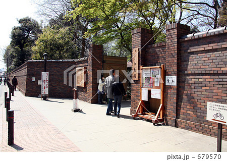 六義園レンガ塀 六義園レンガ塀 679570