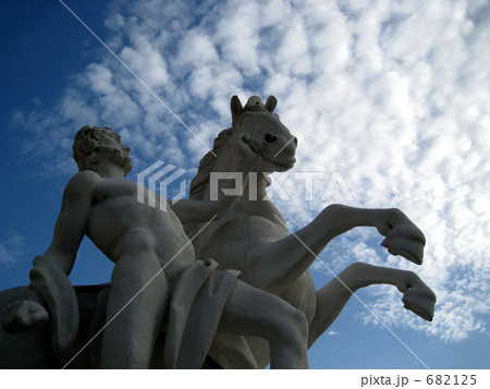 馬と人の彫刻 馬と人の彫刻 682125
