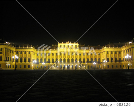 夜のシェーンブルン宮殿 夜のシェーンブルン宮殿 682126
