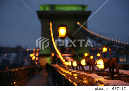 ライトアップされた鎖橋 ライトアップされた鎖橋 687117