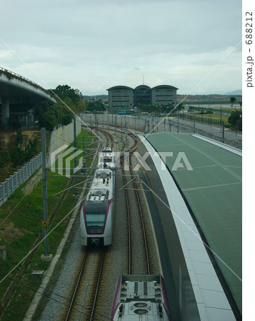 KLIA Ekspres 駅でのすれ違い KLIA Ekspres 駅でのすれ違い 688212