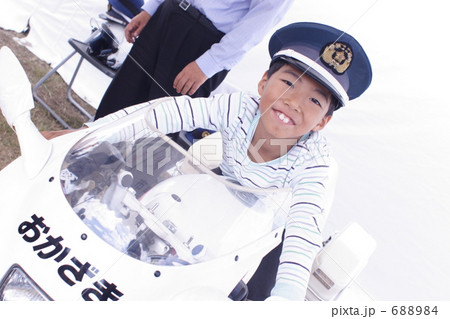 小さな警察官 688984