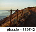 海辺のフェンスと小径 689542
