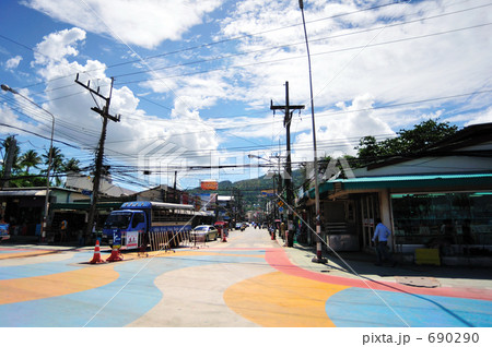 カラフルな交差点 690290