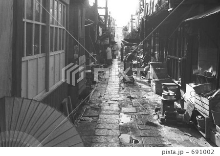 雨上がりの長屋(3) 雨上がりの長屋(3) 691002