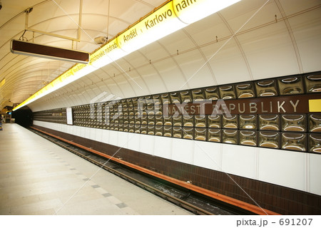 プラハの地下鉄 プラハの地下鉄 691207