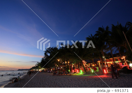 夕暮れのビーチ 691371