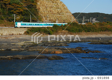 紀勢本線古座－紀伊田原間の海岸を行く特急くろしお 691898