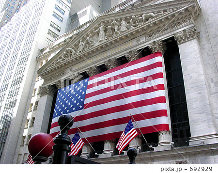 ニューヨーク証券取引所　横画像斜め下から 692929