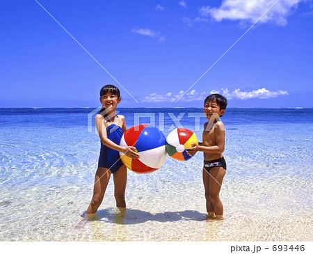 ビーチボールで遊ぼう ビーチボールで遊ぼう 693446