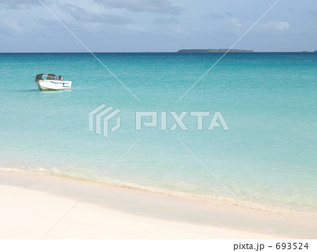 ウベアの海と小舟 693524