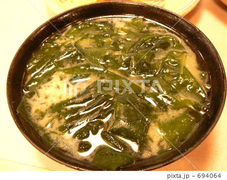 大盛りわかめの味噌汁 大盛りわかめの味噌汁 694064