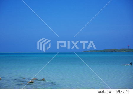 沖縄の青い海と空 697276