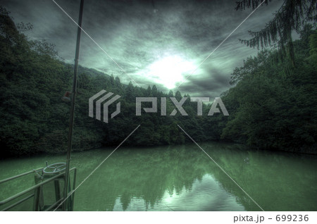 伏見稲荷の池（HDR） 699236