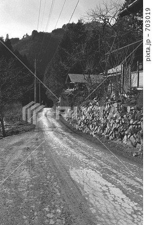 山村 山間部未舗装道路 昭和５３年の写真素材