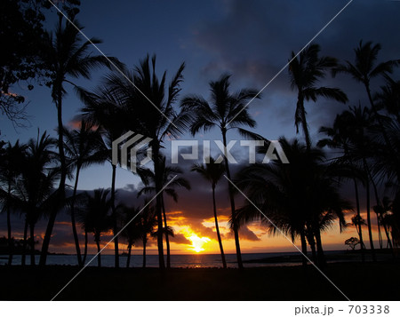 マウナラニの夕陽 703338