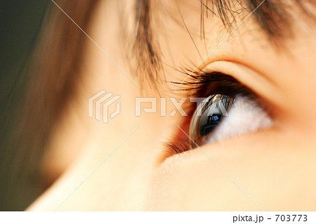 こどもの見つめる瞳 703773