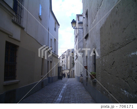 モンマルトルの路地 モンマルトルの路地 706171