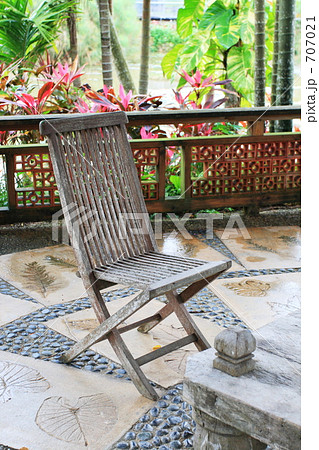 リゾートで休息 リゾートで休息 707021