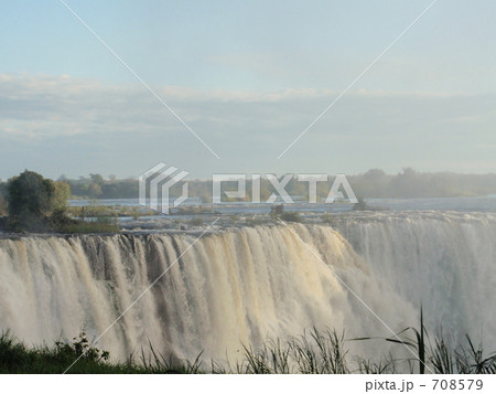 ヴィクトリアの滝（ジンバブエ側から撮影） 708579