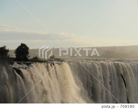 ヴィクトリアの滝（ジンバブエ側から撮影） 708580