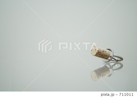 コルク抜きとコルク 711011