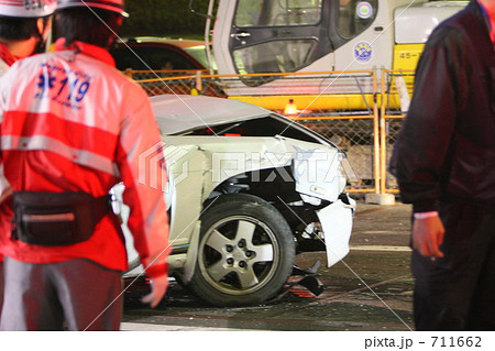 夜の交通事故 夜の交通事故 711662